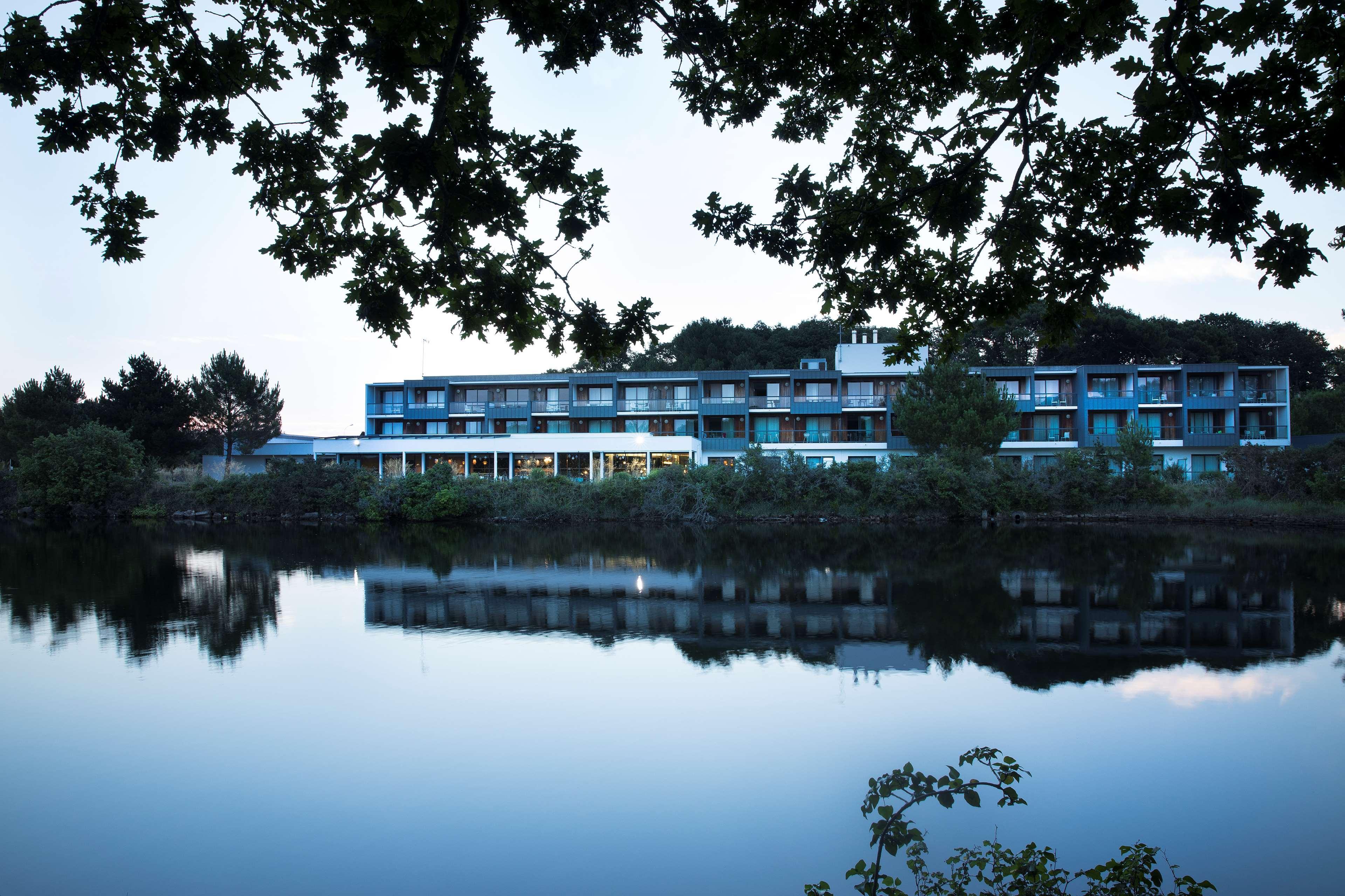 Best Western Plus Hotel Les Rives Du Ter Лармор-Плаж Екстериор снимка