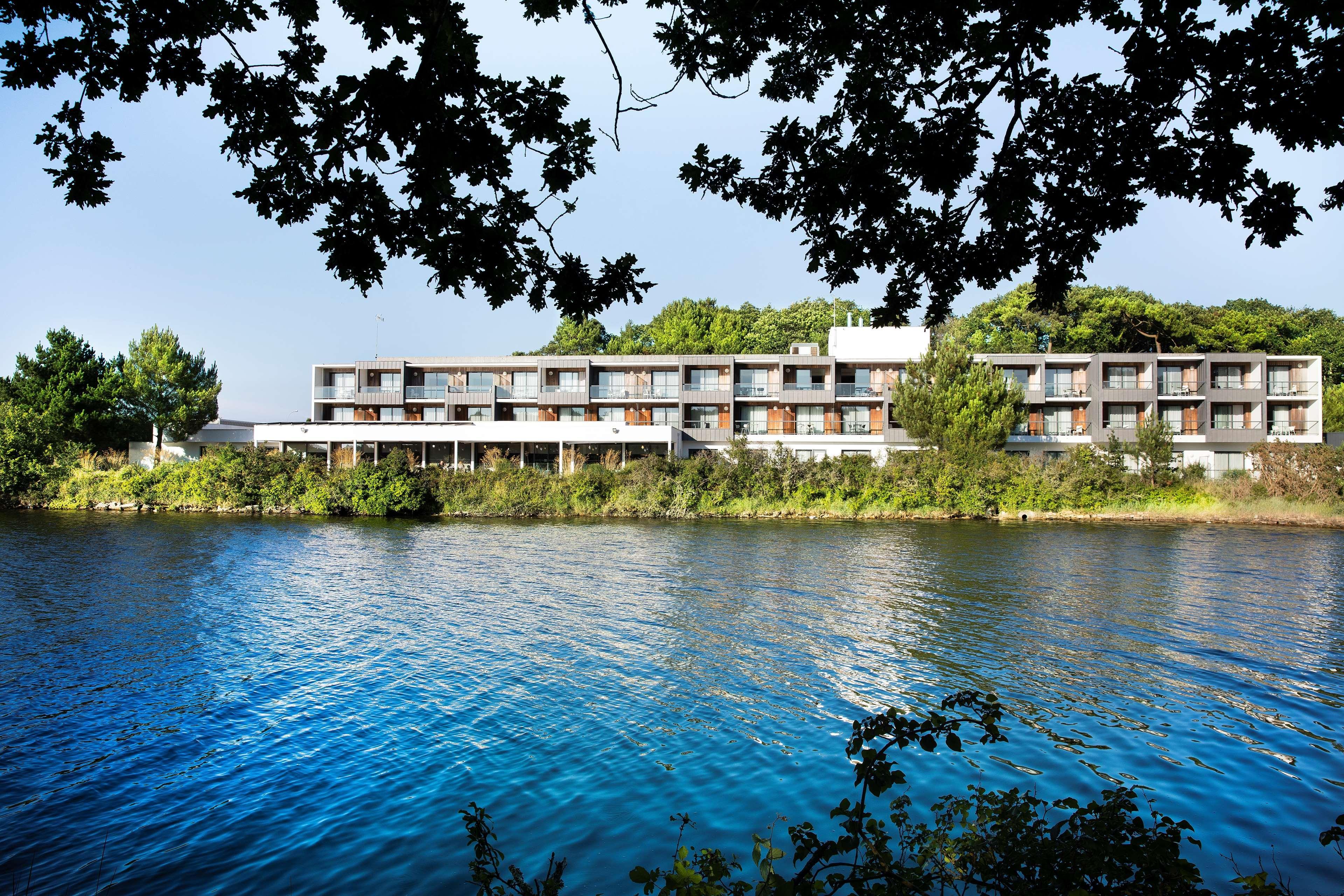 Best Western Plus Hotel Les Rives Du Ter Лармор-Плаж Екстериор снимка